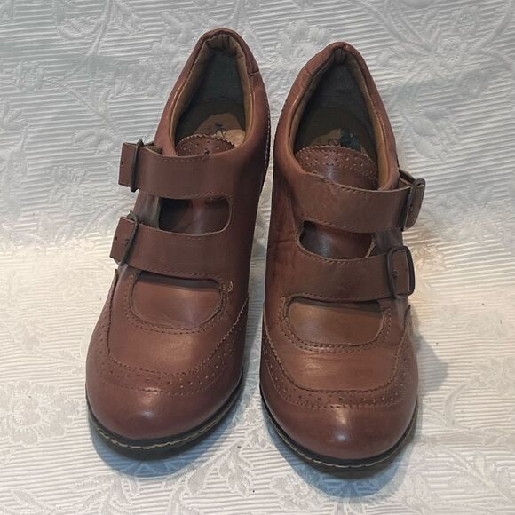 Chic Tan Leather Ankle Booties - Picture 7 of 12